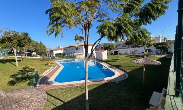 Venta - Chalet Independiente -
Torrevieja - Lago Jardín II