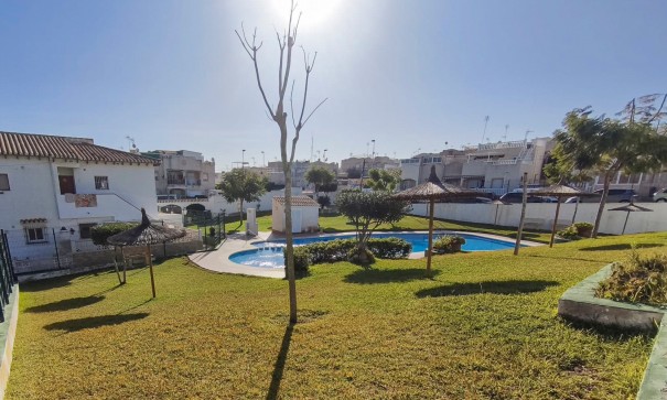 Sale - Apartment Flat -
Torrevieja - Lago jardin