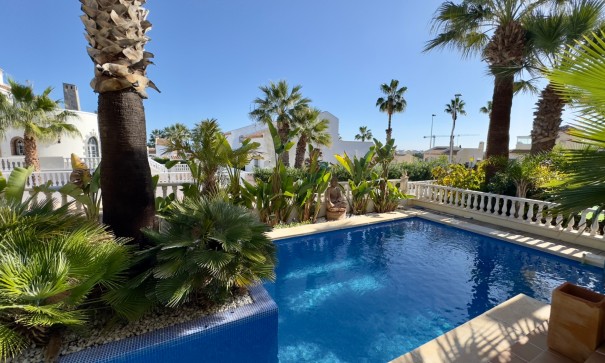 Herverkoop - Villa - Vrijstaand -
Orihuela Costa - Los Dolses*