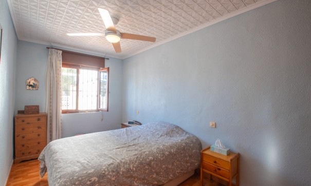 Herverkoop - Halfvrijstaande villa -
Torrevieja