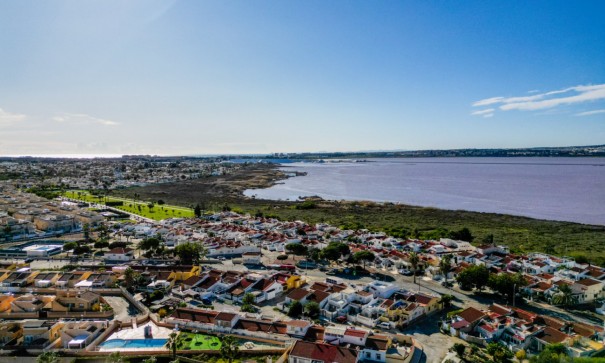 Herverkoop - Halfvrijstaande villa -
Torrevieja