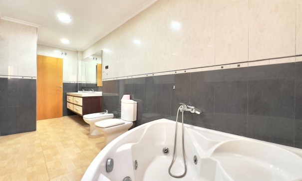 Sprzedaż - Apartament mieszkanie -
Torrevieja - Centro