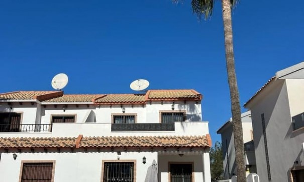 Herverkoop - Halfvrijstaande villa -
Villamartín