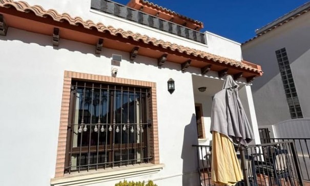 Herverkoop - Halfvrijstaande villa -
Villamartín