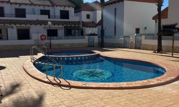 Herverkoop - Halfvrijstaande villa -
Villamartín