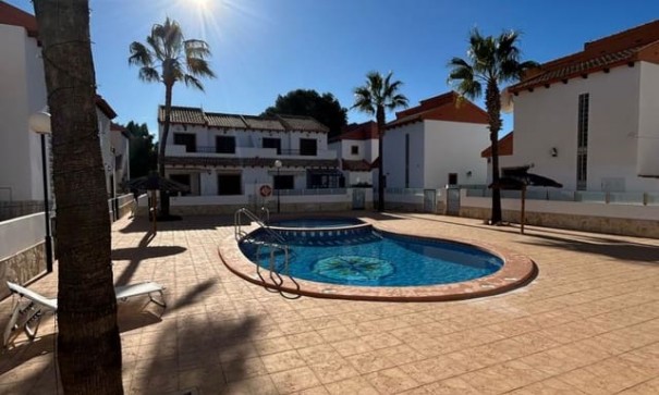 Herverkoop - Halfvrijstaande villa -
Villamartín