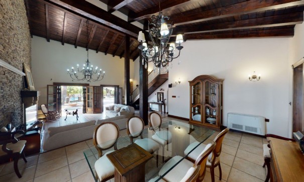 Venta - Chalet Independiente -
Catral