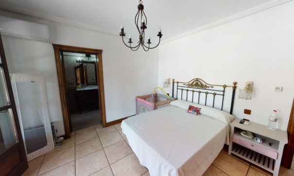 Venta - Chalet Independiente -
Catral