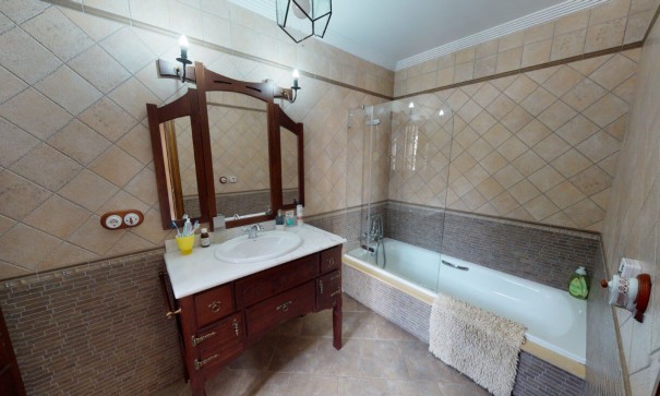 Venta - Chalet Independiente -
Catral