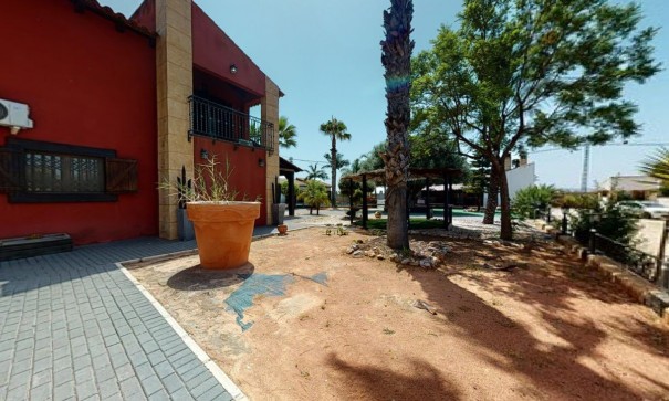 Venta - Chalet Independiente -
Catral