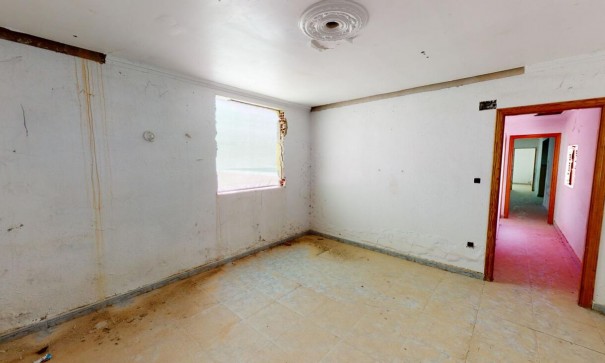 Venta - Casa de pueblo -
Albatera