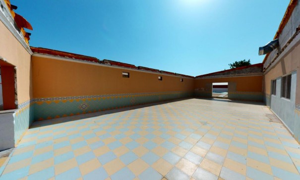 Venta - Casa de pueblo -
Albatera