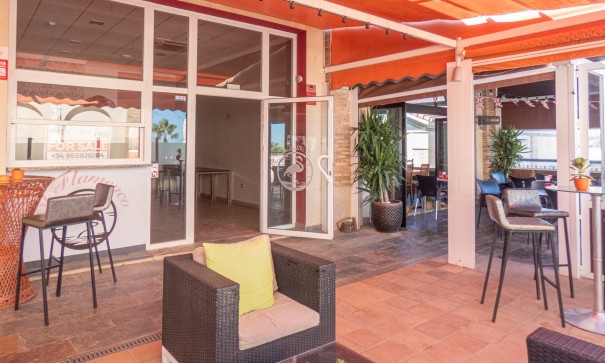 Venta - Comercial -
La Finca Golf - Algorfa