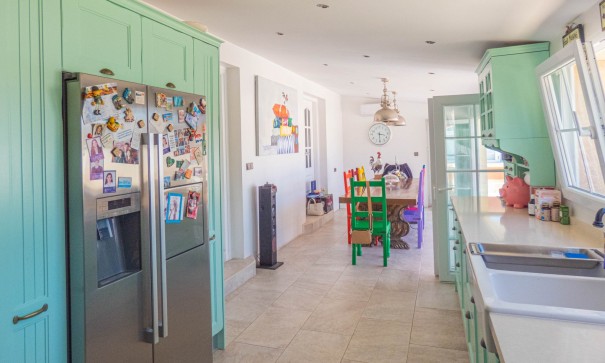 Återförsäljning - Fristående villa -
Heredades - Rojales