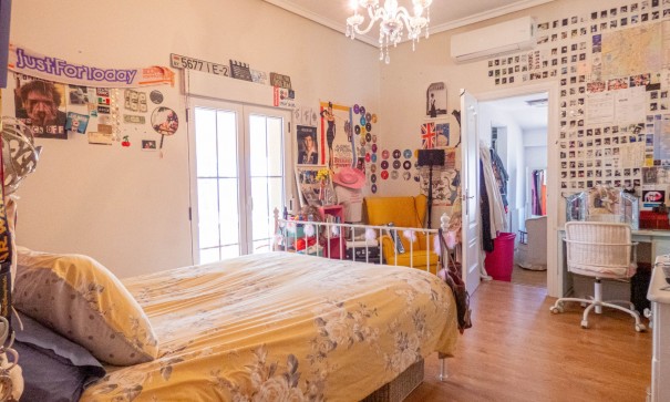 Återförsäljning - Fristående villa -
Heredades - Rojales