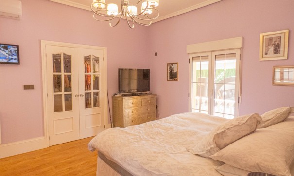 Återförsäljning - Fristående villa -
Heredades - Rojales