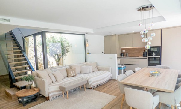 Venta - Chalet Independiente -
Font del Llop