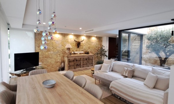 Venta - Chalet Independiente -
Font del Llop