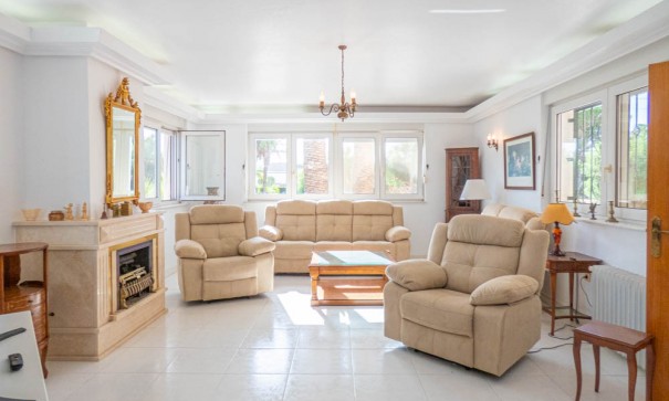 Venta - Chalet Independiente -
San Miguel de Salinas