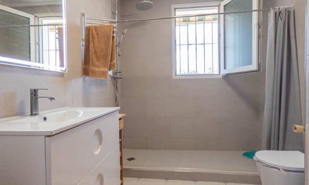 Venta - Chalet Independiente -
San Miguel de Salinas