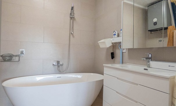 Venta - Chalet Independiente -
San Miguel de Salinas