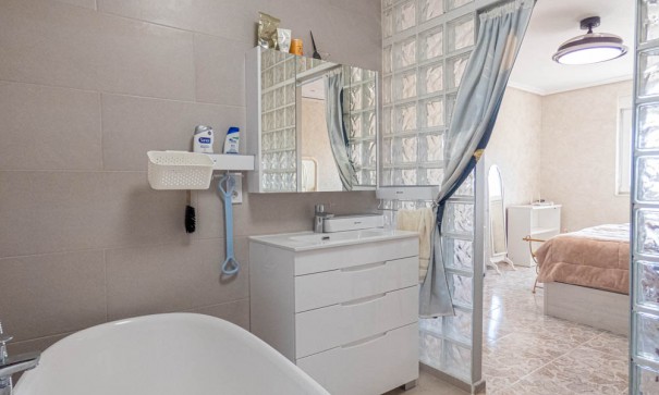 Venta - Chalet Independiente -
San Miguel de Salinas