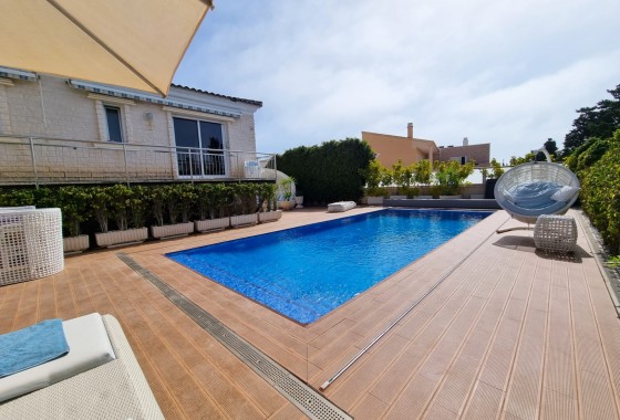 Resale - Freistehende Villa -
La Mata