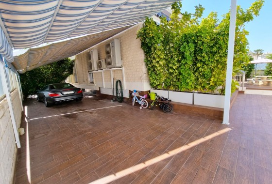 Resale - Freistehende Villa -
La Mata