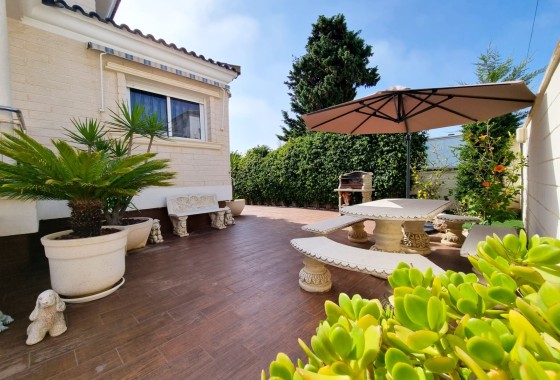 Resale - Freistehende Villa -
La Mata