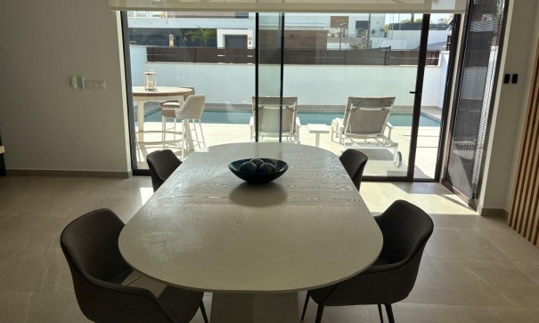 Sprzedaż - Willa w zabudowie bliźniaczej -
Algorfa - La Finca Golf