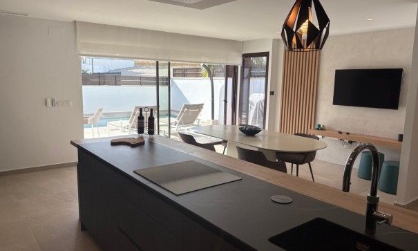 Sprzedaż - Willa w zabudowie bliźniaczej -
Algorfa - La Finca Golf