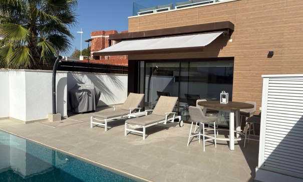 Sprzedaż - Willa w zabudowie bliźniaczej -
Algorfa - La Finca Golf