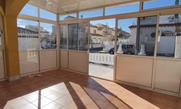 Resale - Wohnung Appartement -
Torrevieja