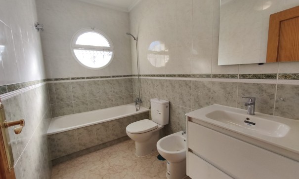 Resale - Wohnung Appartement -
Torrevieja