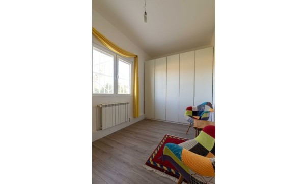 Återförsäljning - Finca lantlig egendom -
Albatera