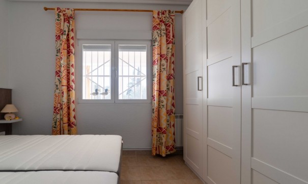 Återförsäljning - Finca lantlig egendom -
Albatera