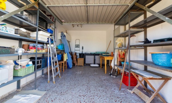 Återförsäljning - Finca lantlig egendom -
Albatera