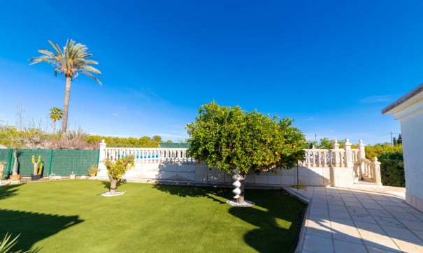 Återförsäljning - Finca lantlig egendom -
Albatera