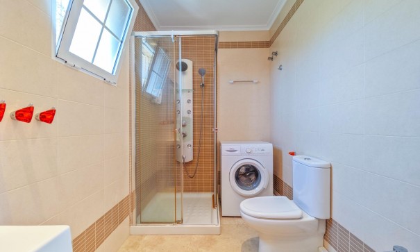 Videresalg - Fritliggende villa -
Torrevieja - La Mata