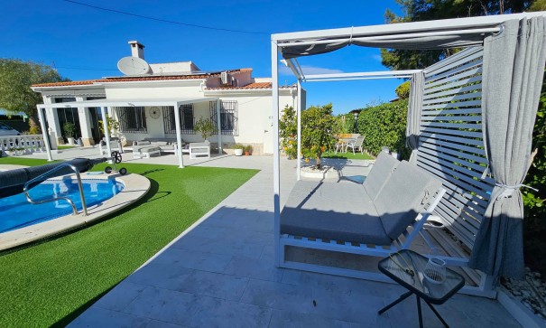 Herverkoop - Vrijstaande Villa -
La Marina