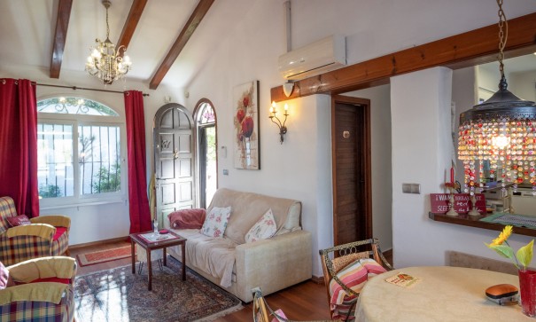 Återförsäljning - Villa i parhus -
Villamartín - Fortuna