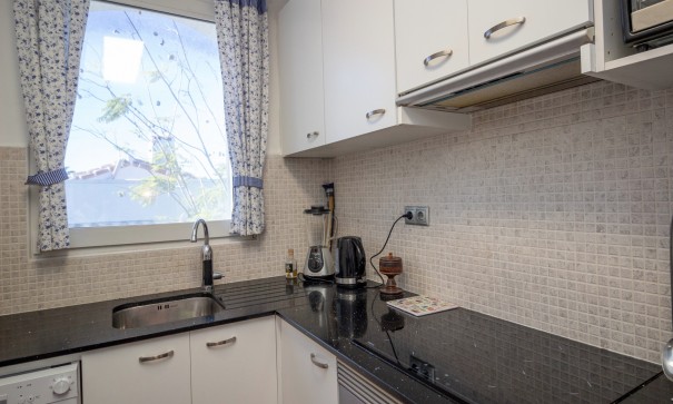 Återförsäljning - Villa i parhus -
Villamartín - Fortuna