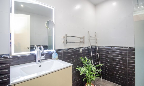 Återförsäljning - Villa i parhus -
Villamartín - Fortuna