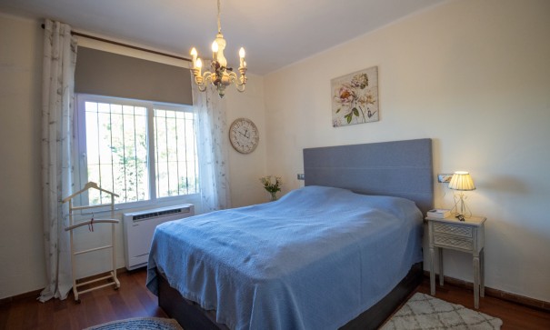 Återförsäljning - Villa i parhus -
Villamartín - Fortuna