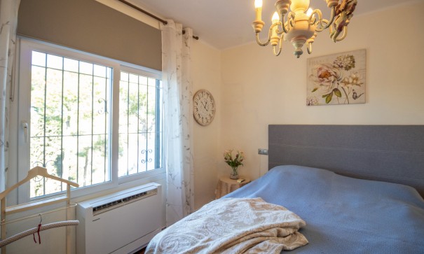 Återförsäljning - Villa i parhus -
Villamartín - Fortuna