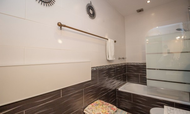 Återförsäljning - Villa i parhus -
Villamartín - Fortuna