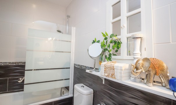 Återförsäljning - Villa i parhus -
Villamartín - Fortuna