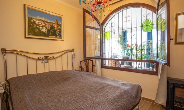 Återförsäljning - Villa i parhus -
Villamartín - Fortuna