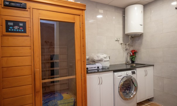 Återförsäljning - Villa i parhus -
Villamartín - Fortuna