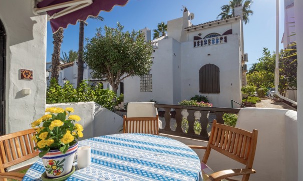 Återförsäljning - Villa i parhus -
Villamartín - Fortuna